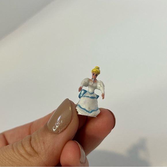 1996 Trendmasters Cinderella Star Castle Mini Figure Doll Polly Pocket Style 90s - Picture 9 of 9